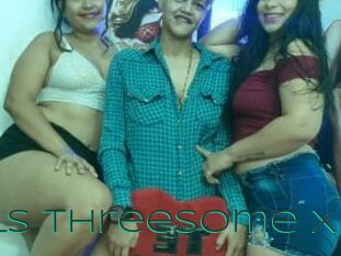 Hot_girls_threesome_x