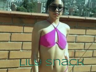 Lily_snack