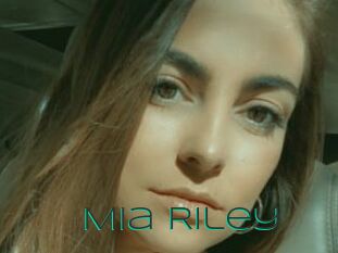 Mia_Riley